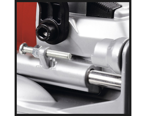 Imagine detaliată cu un fierăstrău pentru metal cu șurub pentru fixare.