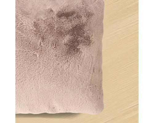 Pernă decorativă din blană artificială