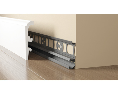 Plintă și profil de montaj pe perete