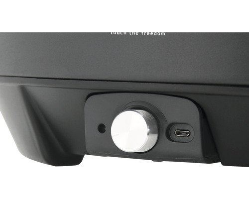 Vizualizare detaliată a unui buton rotativ și a unui port USB