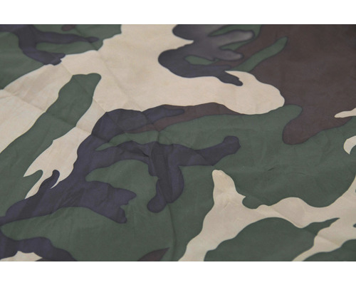 Prim-plan al unui articol cu model de camuflaj