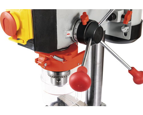 Imagine detaliată a unei mașini de găurit cu coloană cu mandrină, limitator de adâncime și manetă de operare