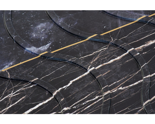 Prim-plan cu o placă de marmură cu model circular