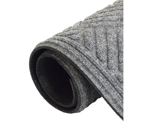 Covor de intrare gri cu model canelat, rulat.