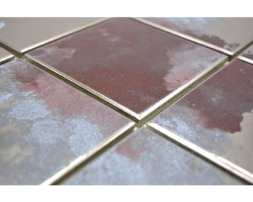 Prim-plan cu plăci de faianță pătrate