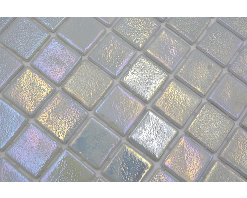 Prim-plan cu plăci de mozaic de sticlă pătrate