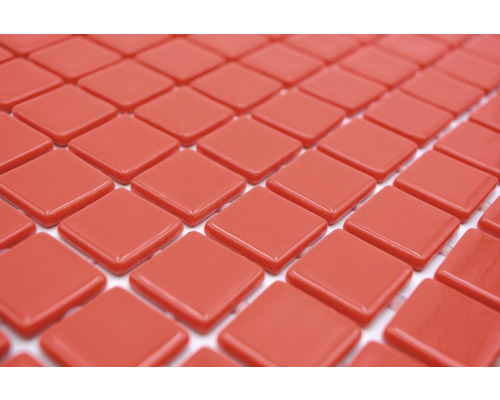 Prim-plan cu plăci de mozaic ceramic pătrate