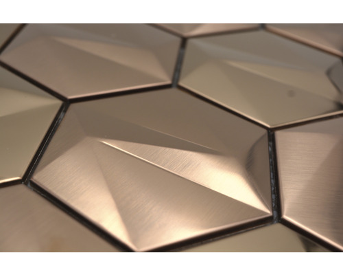 Prim-plan cu plăci de perete hexagonale cu model geometric tridimensional.