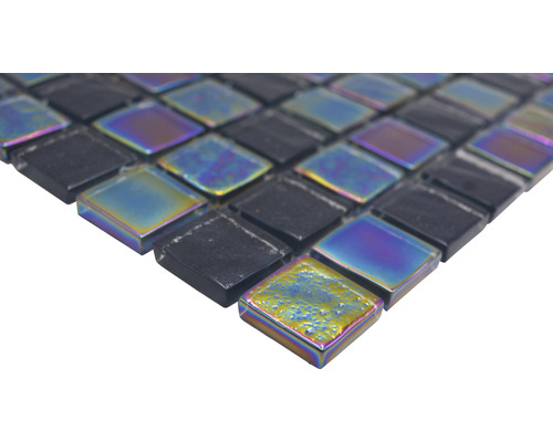 Prim-plan cu plăci de mozaic negre