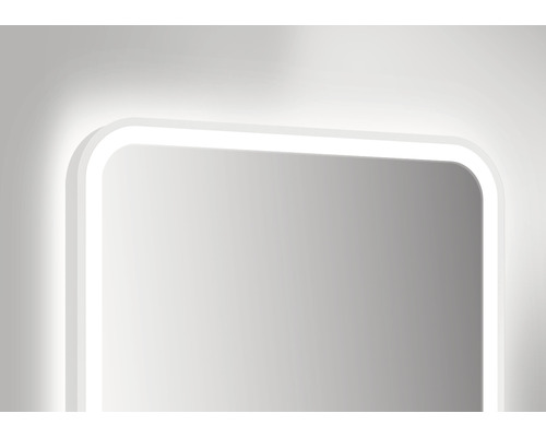 Imagine detaliată a unei oglinzi dreptunghiulare cu iluminare
