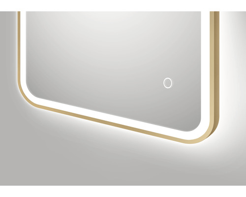 Detaliu al unei oglinzi iluminate cu ramă