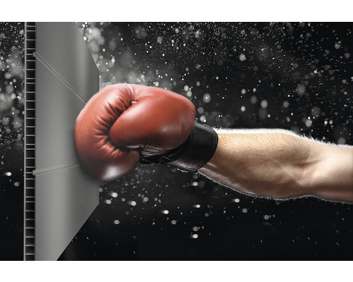 Mănușa de box lovește placarea fațadei