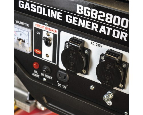 Prim-plan cu un generator de curent cu voltmetru, întrerupător de circuit și prize