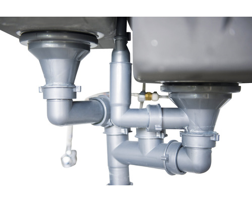 Țevi de scurgere sub o chiuvetă