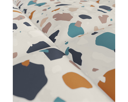 Vizualizare detaliată a unei plăci matlasate cu model abstract