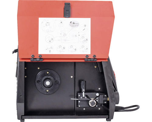 Vedere interioară a unui aparat de sudură cu capacul deschis și alimentare cu bobină