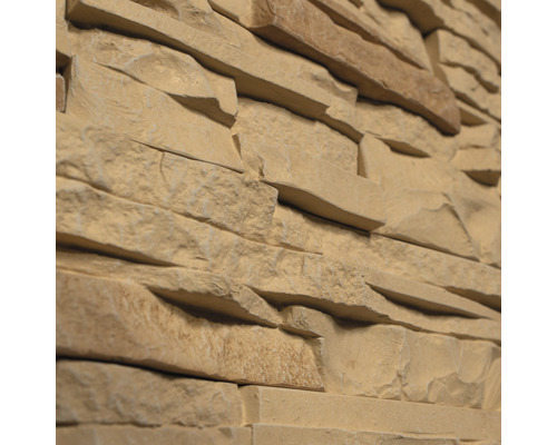 Prim-plan cu un placaj de perete cu aspect de piatră pentru utilizare în interior și exterior.