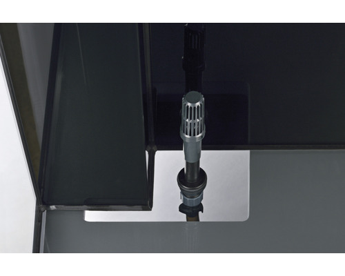 Vedere interioară a unui acvariu cu filtru și capac