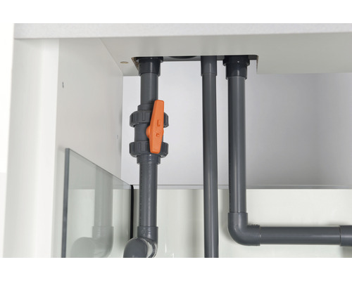 Instalație acvariu cu țevi și robinet de închidere