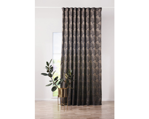 Cortină decorativă cu model în sufragerie.