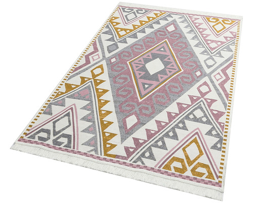 Covor cu model geometric