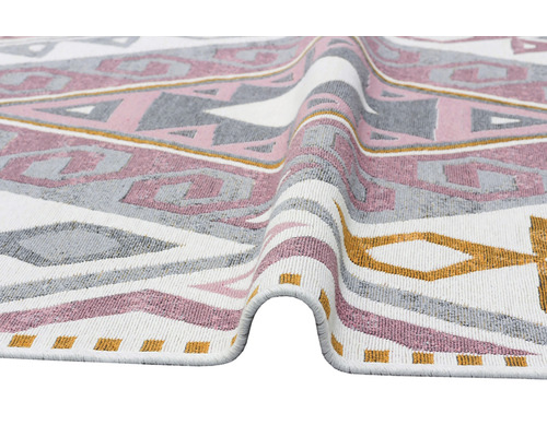 Covor cu model cu forme geometrice