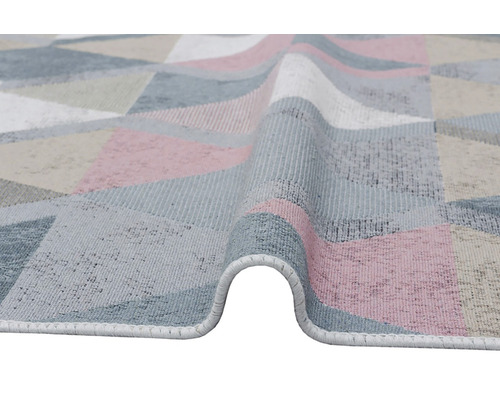 Covor cu model geometric