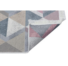 Covor cu model geometric triunghiular și franjuri