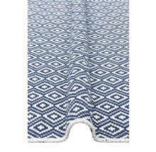 Covor cu model geometric în romburi