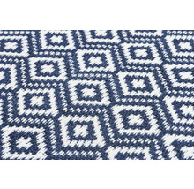 Prim-plan cu un covor cu model geometric
