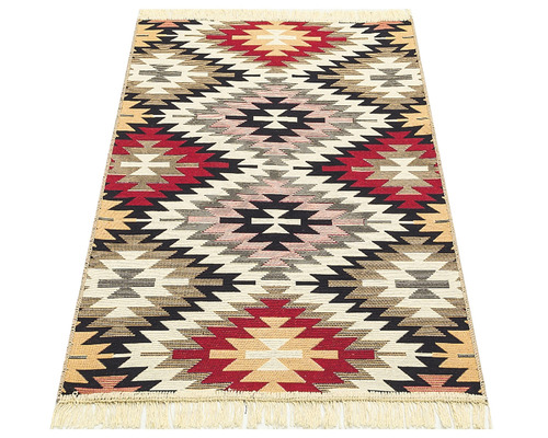 Covor cu model geometric și franjuri