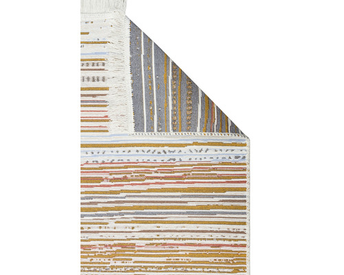 Covor cu model în dungi și franjuri