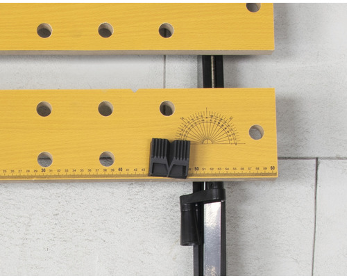 Vizualizare detaliată a unui banc de lucru cu fălci de prindere