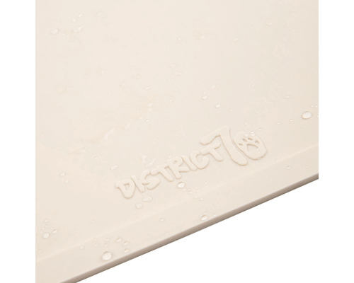 Sigla District 70 pe o salteluta pentru hrana