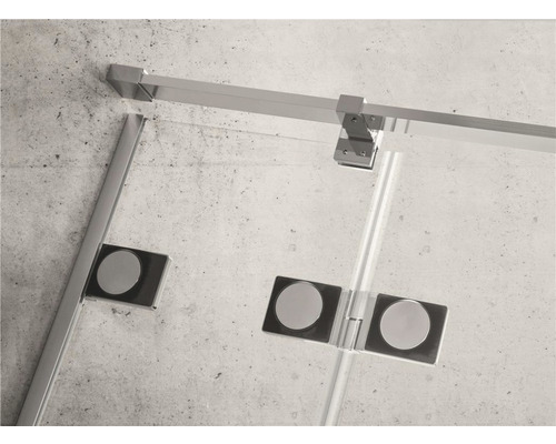 Detalii cabină de duș cu ușă glisantă și accesorii