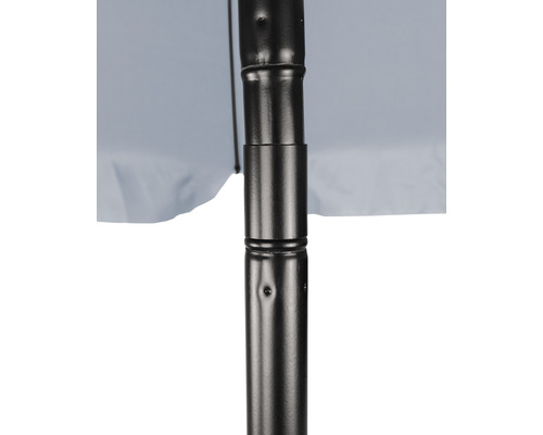 Prim-plan cu stâlpul unei umbrele de soare