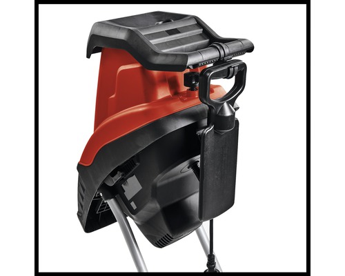 Tocător de grădină pentru mărunțirea deșeurilor de grădină.