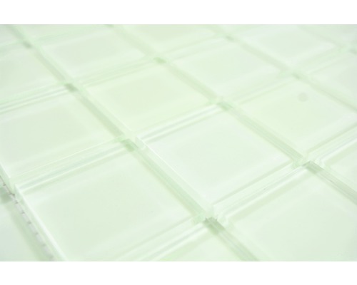 Prim-plan cu plăci de mozaic din sticlă