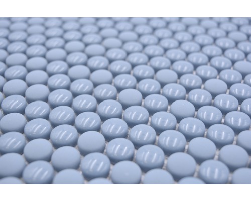 Prim-plan cu plăci de mozaic albastru deschis