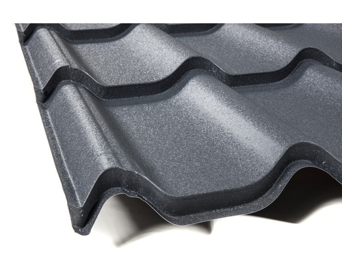 Prim-plan cu o țiglă metalică