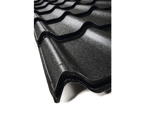 Prim-plan al unei plăci de acoperiș din oțel