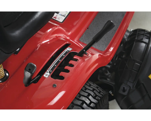 Vizualizare detaliată a schimbătorului de viteze al unui tractor de gazon