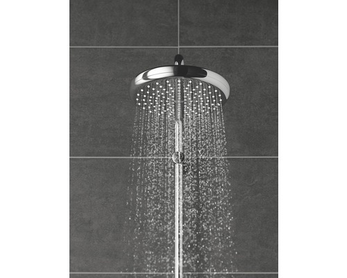 Duș cu efect de ploaie cu apă curgătoare în baie