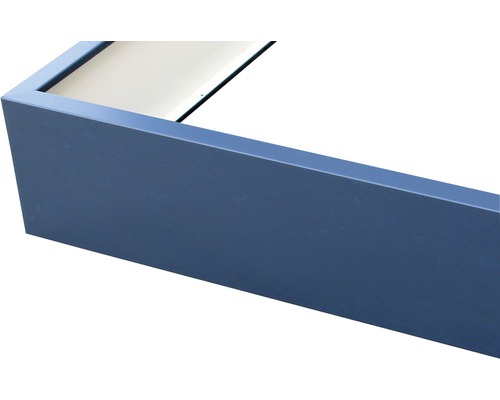 Detalii ale unei piese de mobilier albastre