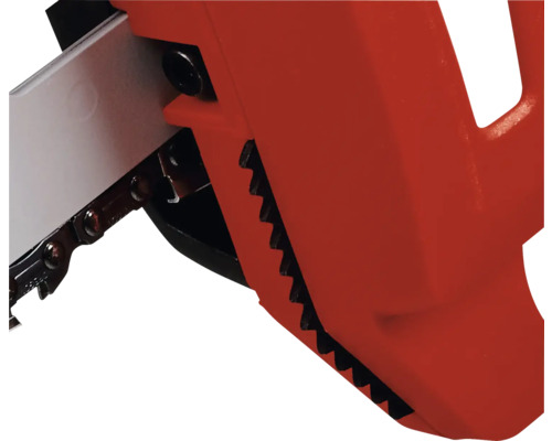 Prim-plan cu un ferăstrău cu lanț