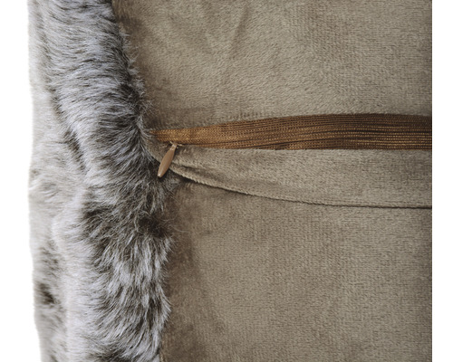 Pernă decorativă cu bordură din blană artificială și fermoar