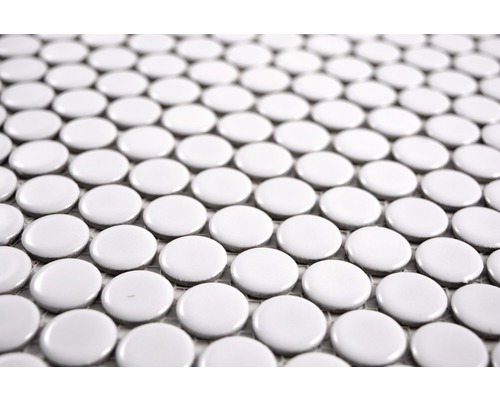 Prim-plan cu plăci de mozaic rotunde