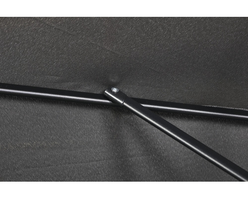 Imagine detaliată cu o umbrelă de soare cu cadru metalic