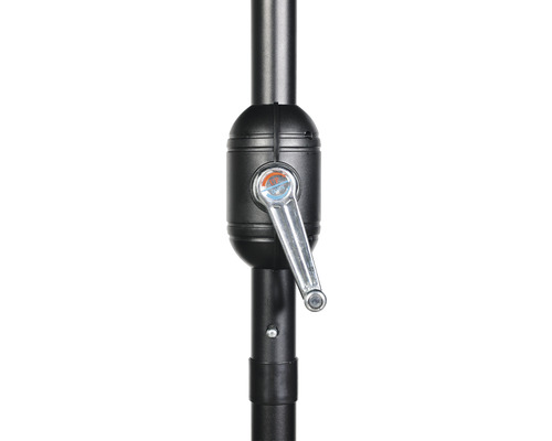 Prim-plan cu un suport de umbrelă de soare cu mecanism de manivelă