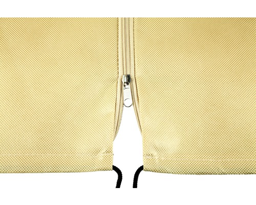 Prim-plan al unui fermoar pe o husă de protecție